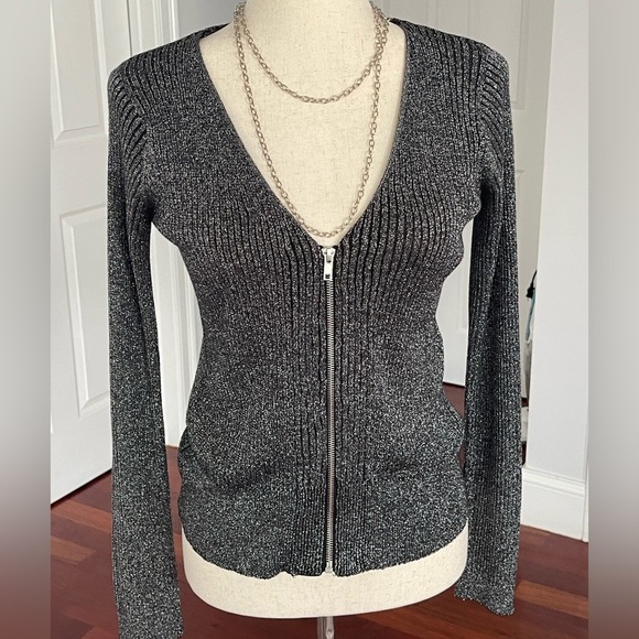 H&M Divided | Size M | Silver Metallic Sparkly Long Sleeve V Neck Top - Picture 3 of 13